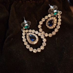 Pretty x 2 earrings!